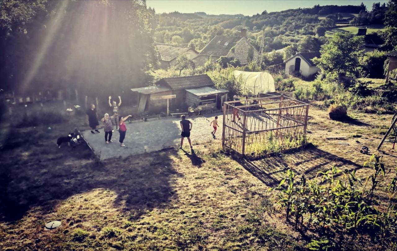 Carazen , Caravane Chauffee Saint-Sylvain-Bellegarde Exteriör bild